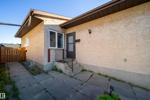 3908 41 Avenue Nw, Edmonton, AB 