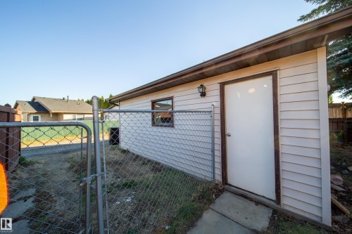 3908 41 Avenue Nw, Edmonton, AB 