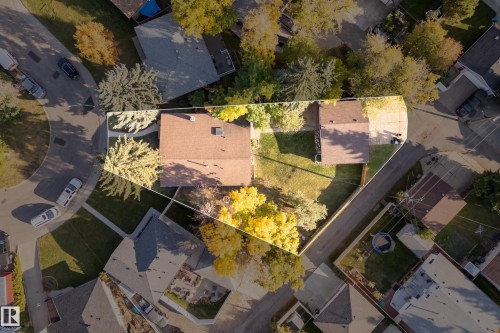 Expansive property with mature trees, a cul-de-sac street, and a secondary structure - 10316 42 Street Nw, Edmonton, AB 