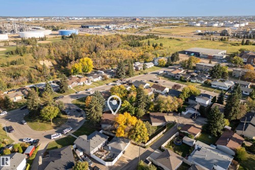 Established neighborhood setting with mature trees and residential properties - 10316 42 Street Nw, Edmonton, AB 