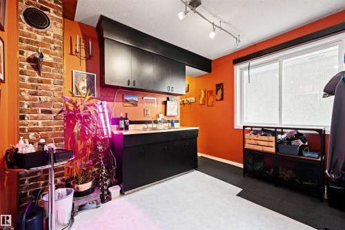 9851 85 Avenue Nw, Edmonton, AB 