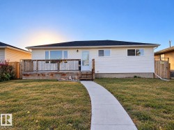 8914 162 Street NW  Edmonton, AB T5R 2M4