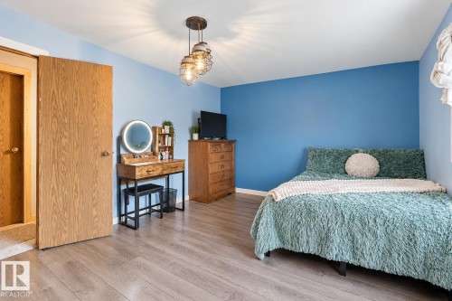 Wood-finish flooring throughout - 62202 Rr 444, Rural Bonnyville M.D., AB 