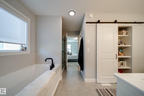 6843 Knox Loop Sw, Edmonton, AB 