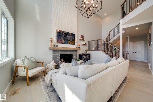6843 Knox Loop Sw, Edmonton, AB 