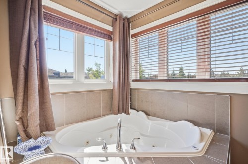 4024 Mactaggart Drive Nw, Edmonton, AB 