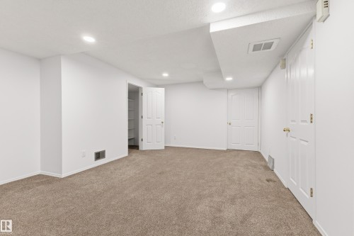 18907 90 Avenue Nw, Edmonton, AB 