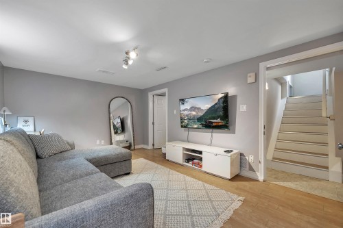 10647 68 Avenue Nw, Edmonton, AB 
