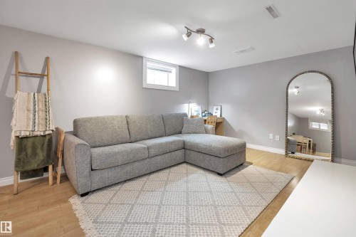 10647 68 Avenue Nw, Edmonton, AB 