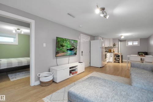 10647 68 Avenue Nw, Edmonton, AB 