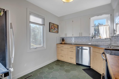 10647 68 Avenue Nw, Edmonton, AB 
