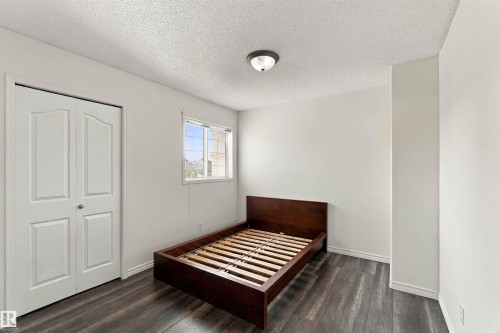 Recessed window, wood-finish flooring, white walls, and a ceiling-mounted light fixture - 3524 Mclean Crescent Sw, Edmonton, AB 