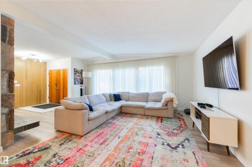 24 Valleyview Crescent Nw, Edmonton, AB 