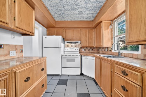 9605 157 Street Nw, Edmonton, AB 