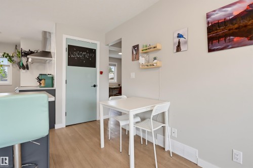 Light wood-finish flooring - 9020 152 Street Nw, Edmonton, AB 