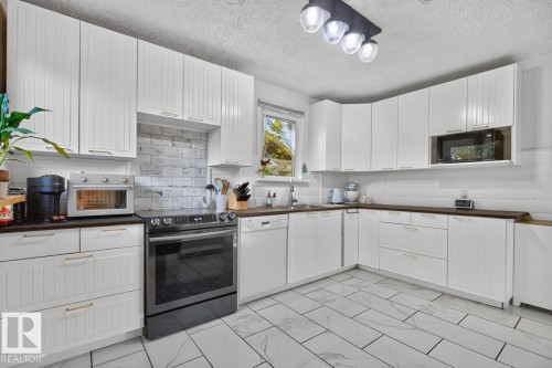 11953 St Albert Trail Nw, Edmonton, AB 