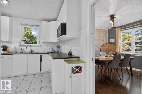 11953 St Albert Trail Nw, Edmonton, AB 