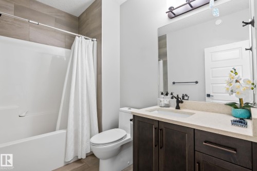 Built-in bathtub with subway tile surround - 824 34 Ave Nw, Edmonton, AB 