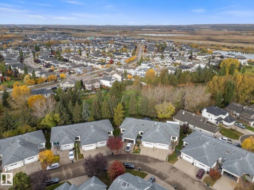 Extensive residential area with a prominent water feature - 7 Linkside Pl, Spruce Grove, AB 