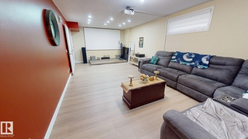 15135 43 Street Nw, Edmonton, AB 