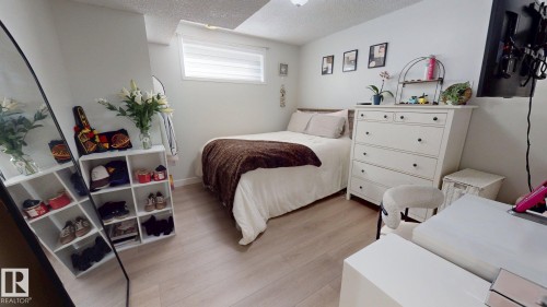 15135 43 Street Nw, Edmonton, AB 