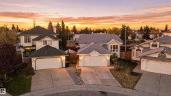 1737 KENSIT Place NW  Edmonton, AB T6L 6X6
