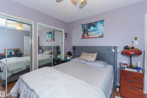 Wood-finish flooring with dual mirrored closet doors - #6 3819 76 St Nw, Edmonton, AB 