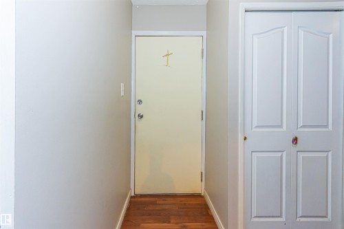 Wood-finish flooring with a light wall color - #6 3819 76 St Nw, Edmonton, AB 