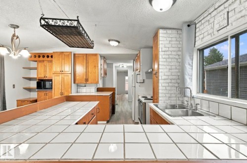 2664 Lakeview Dr Northwest  Edmonton, AB T5S 1T7