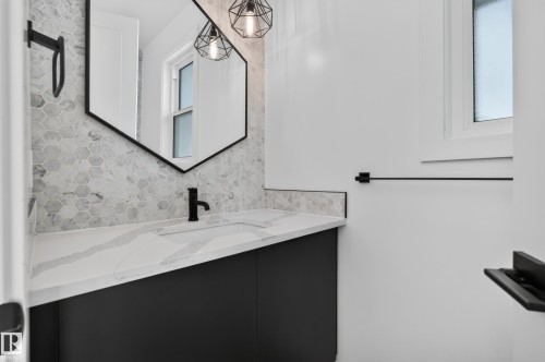 11207 75 Avenue Nw, Edmonton, AB 