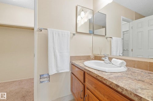 10440 16 Avenue Nw, Edmonton, AB 