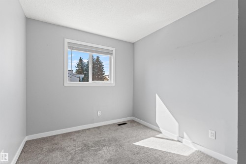 50 Woodvale Village Nw, Edmonton, AB 
