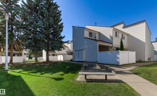 50 Woodvale Village Nw, Edmonton, AB 