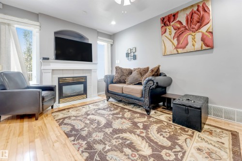 3738 28A Street Nw, Edmonton, AB 