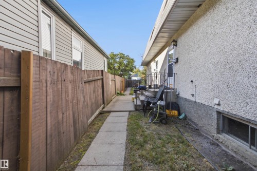 8945 78 Avenue Nw, Edmonton, AB 