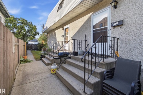 8945 78 Avenue Nw, Edmonton, AB 
