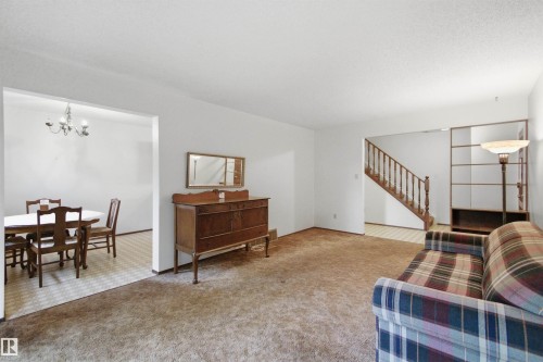 8945 78 Avenue Nw, Edmonton, AB 
