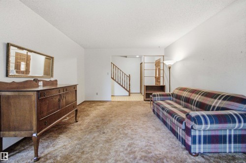 8945 78 Avenue Nw, Edmonton, AB 