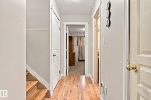 4328 38 Street Nw, Edmonton, AB 