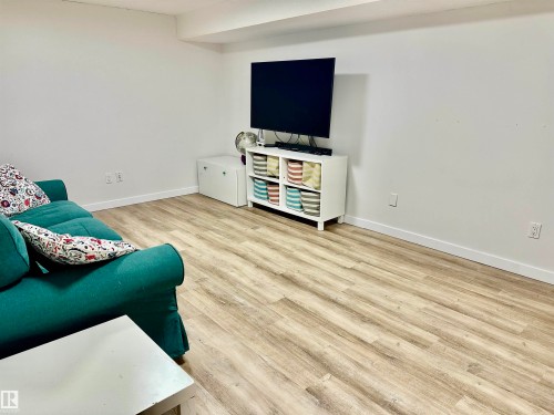 Neutral interior space featuring wood-finish flooring and crisp white wall paint - 4723 105 Street Nw, Edmonton, AB 