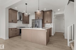 2503 MUCKLEPLUM Court SW  Edmonton, AB T6X 3K1