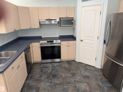 1316 GRANT Way NW  Edmonton, AB T5T 6M8