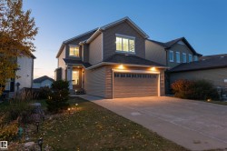 5932 12 Avenue SW  Edmonton, AB T6X 0M7