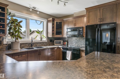 6207 85 Avenue Nw, Edmonton, AB 
