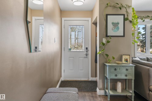 Entryway featuring an exterior door with decorative glass inlay - 6207 85 Avenue Nw, Edmonton, AB 