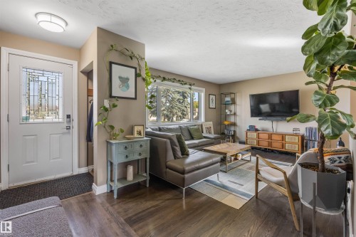 6207 85 Avenue Nw, Edmonton, AB 