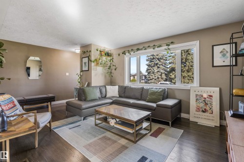 6207 85 Avenue Nw, Edmonton, AB 