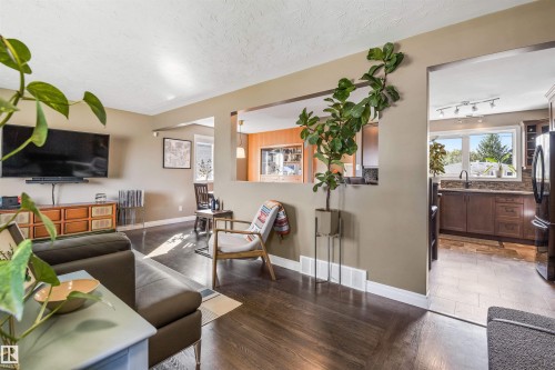 6207 85 Avenue Nw, Edmonton, AB 