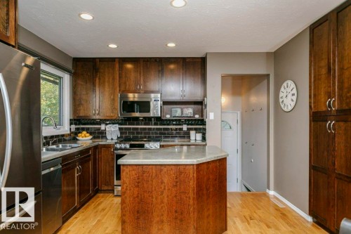 8104 162 Street Nw, Edmonton, AB 