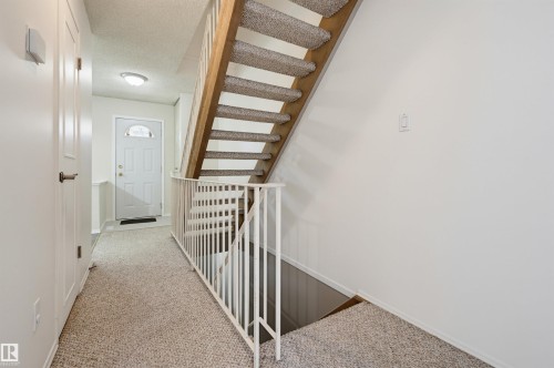 141 Tudor Lane Nw, Edmonton, AB 